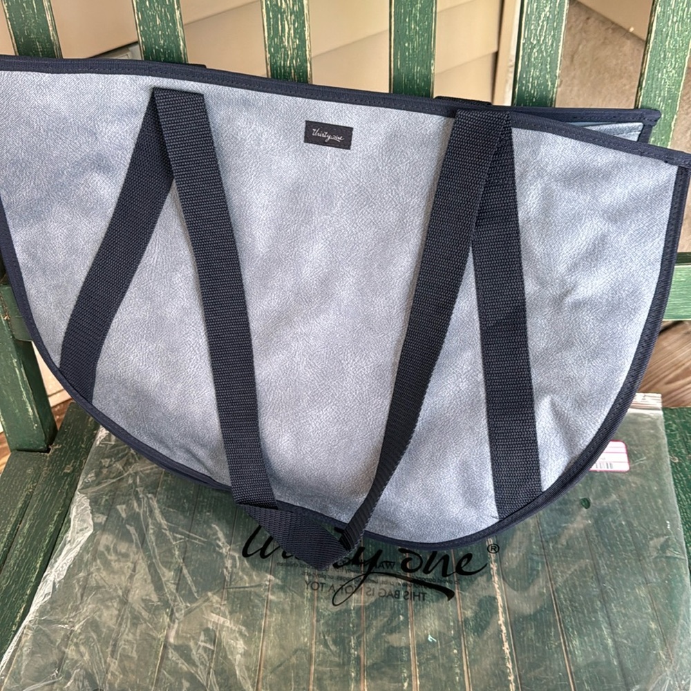 BNWT Thirty One Round Utility Tote